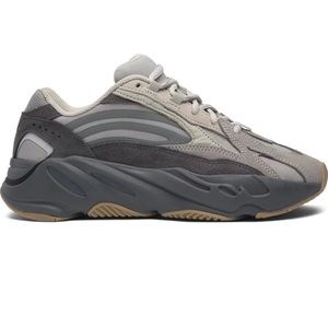 Yeezy 700 size 5.5
